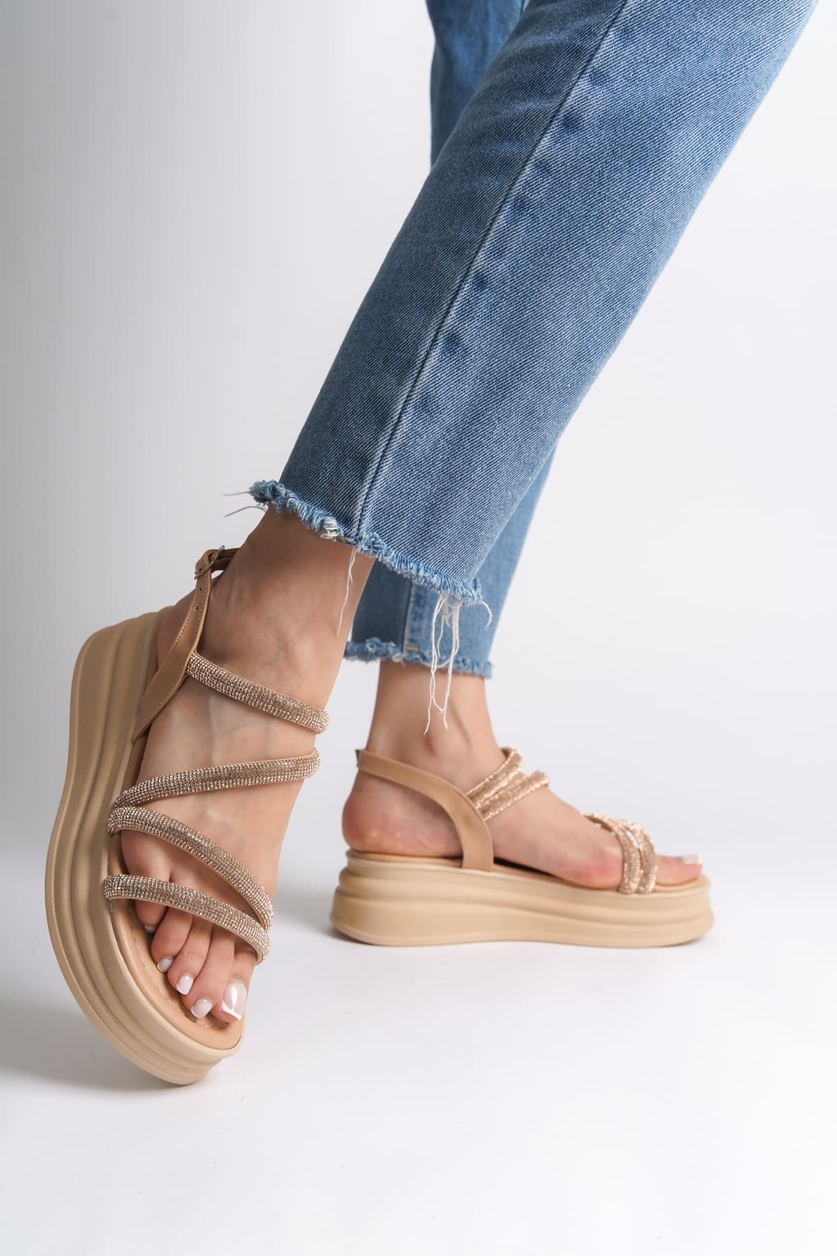 RILEY İnce Tokalı Taşlı Şeritli Ortopedik Taban Kadın Sandalet CTT - Ten - 40