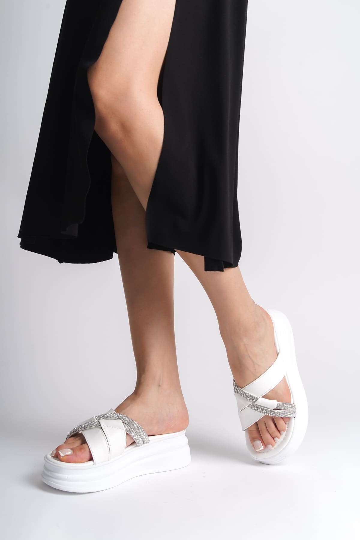 RUBY Düz Topuklu Taşlı Beyaz Kadın Terlik | Ortopedik Taban