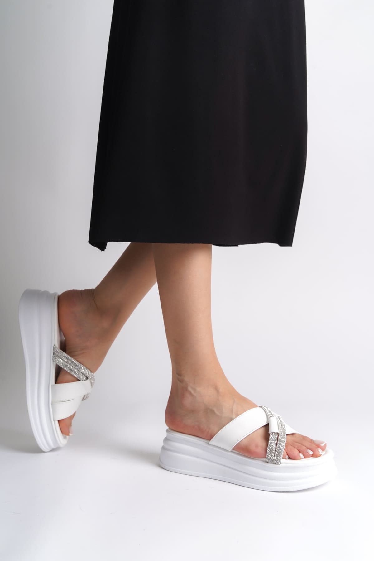 RUBY Düz Topuklu Taşlı Beyaz Kadın Terlik | Ortopedik Taban
