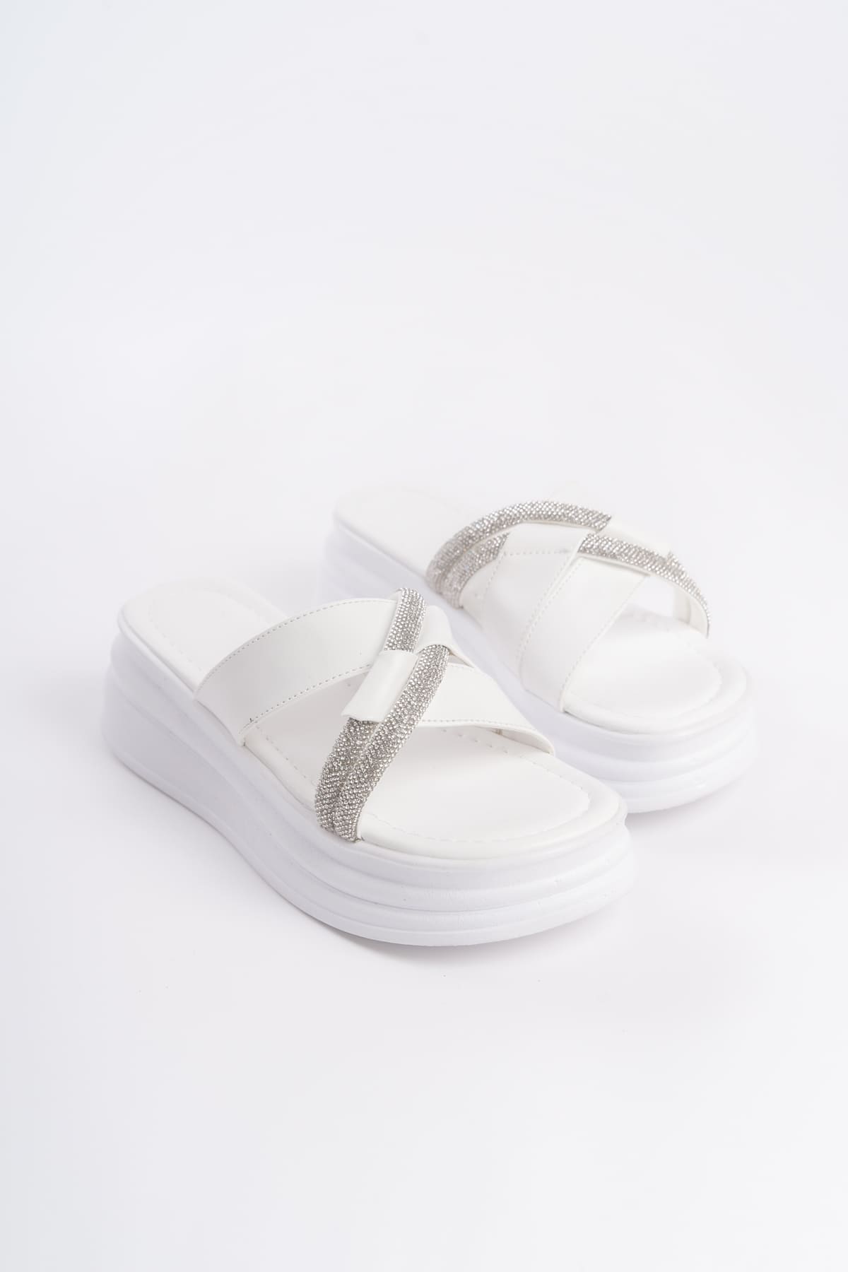 RUBY Düz Topuklu Taşlı Beyaz Kadın Terlik | Ortopedik Taban