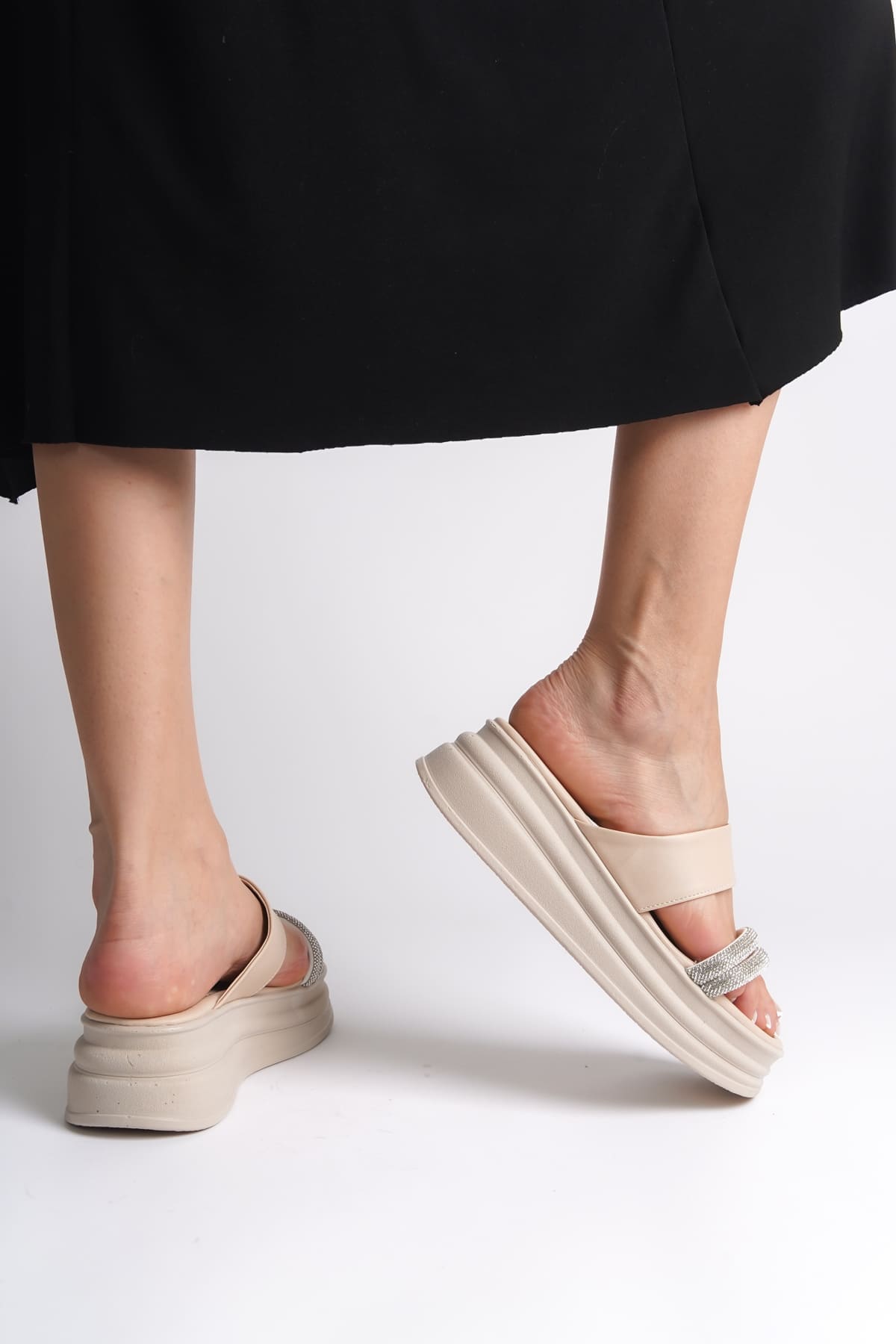 SARAH Düz Topuklu Taşlı Şeritli Kalın ve Ortopedik Taban Kadın Terlik  CKT - Krem - 39 Resim 3