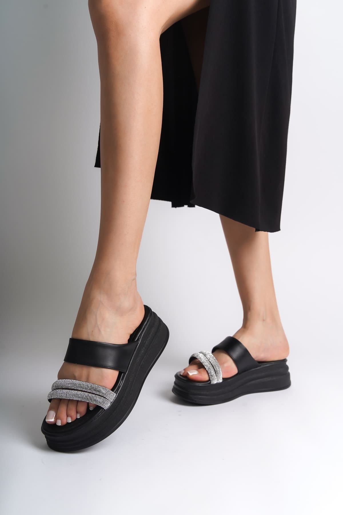 SARAH Düz Topuklu Taşlı Şeritli Kalın ve Ortopedik Taban Kadın Terlik CST - Siyah - 38 Resim 2