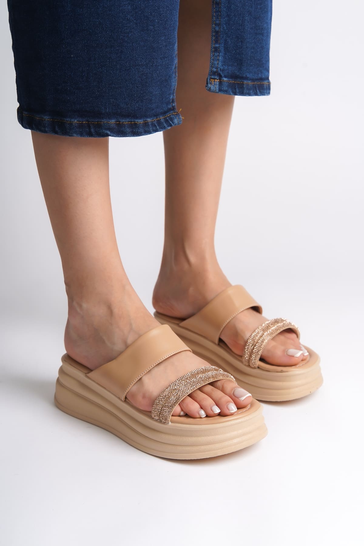 SARAH Düz Topuklu Taşlı Şeritli Kalın ve Ortopedik Taban Kadın Terlik CTT - Ten - 40