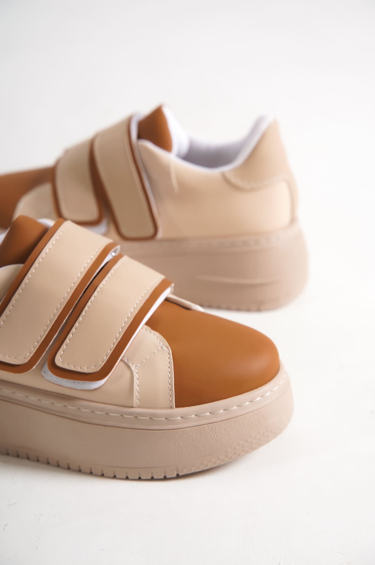 VALENCIA Bağcıksız Cırt Cırtlı Ortopedik Kadın Sneaker - Ten/Kahve