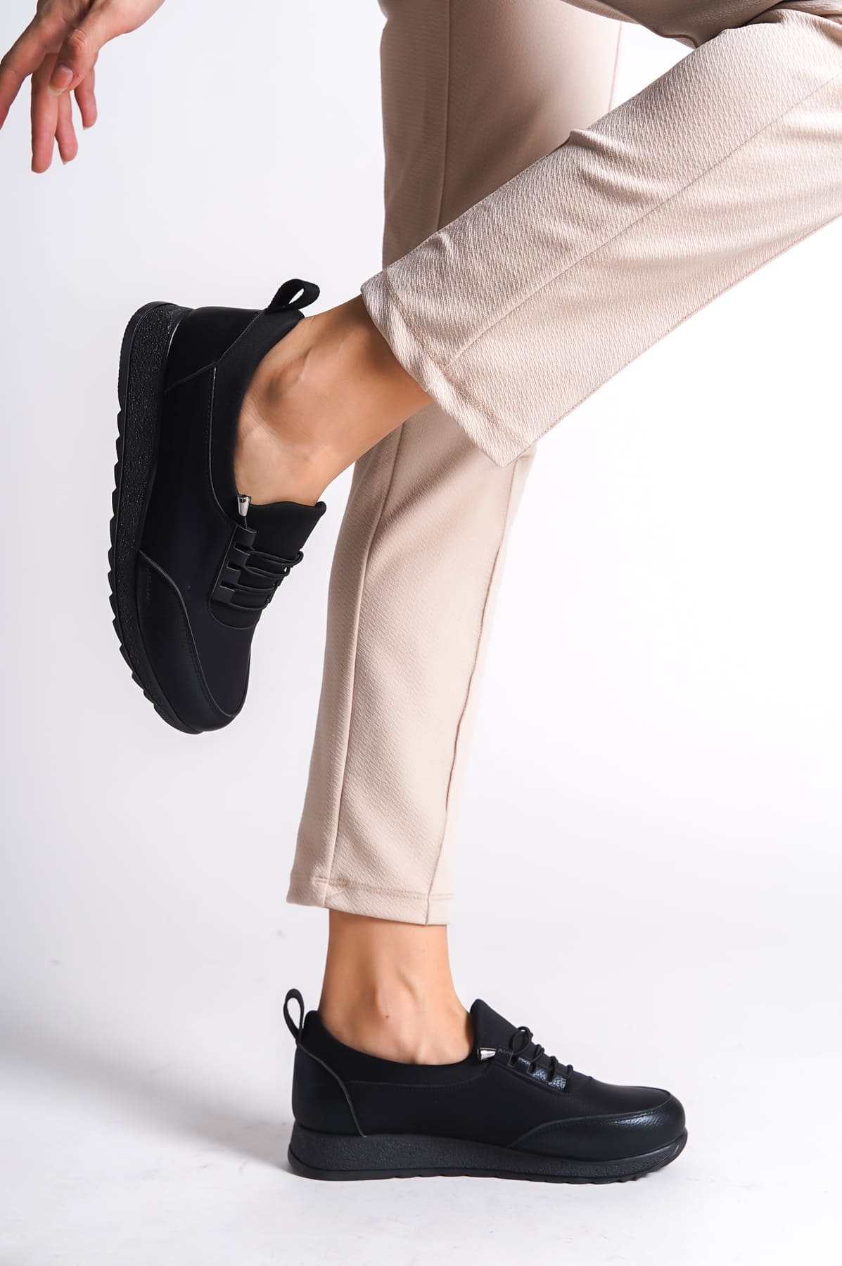 VIOLET Bağcıklı Lastikli Ortopedik Rahat Taban Cilt Detaylı Klasik Kadın Babet Anne Ayakkabısı CST - Siyah - 39 Resim 3