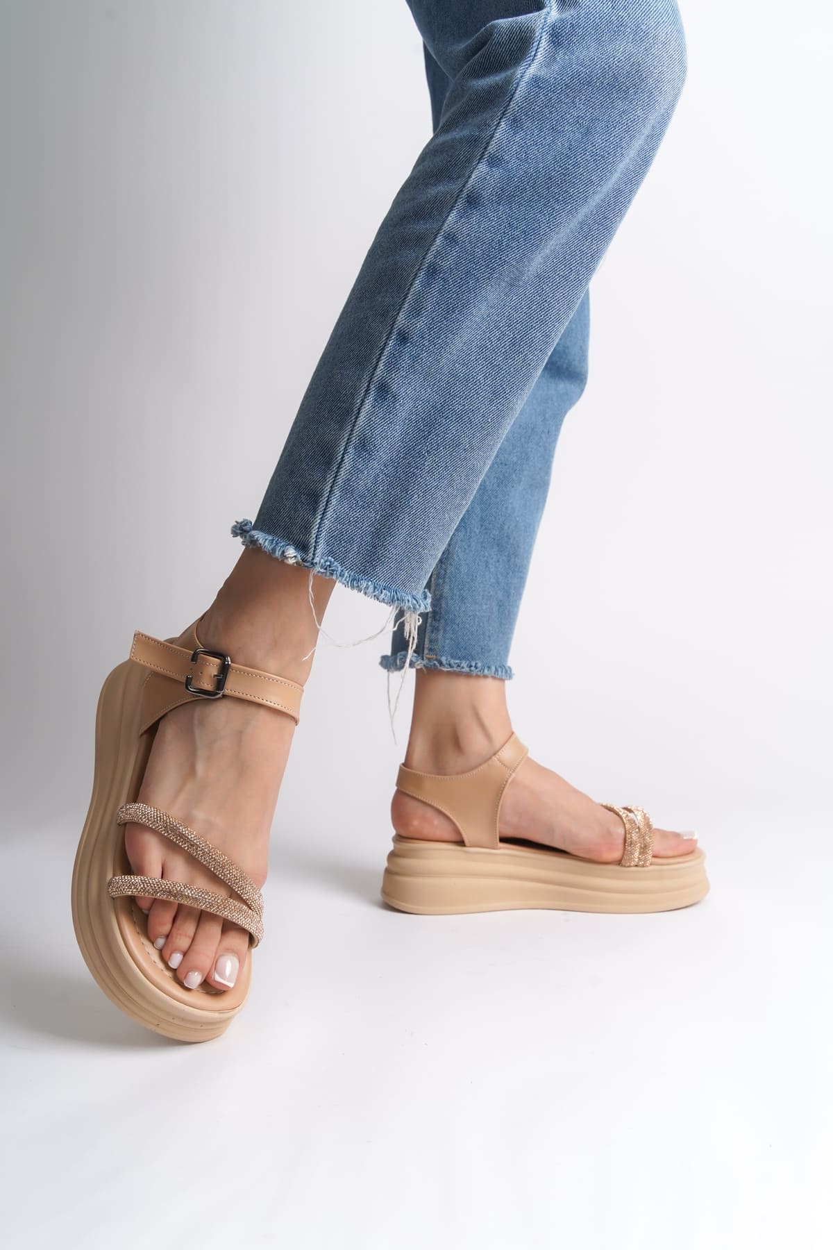 ZLOHE Kalın Tokalı Taşlı Şeritli Ortopedik Taban Kadın Sandalet CTT - Ten - 38 Resim 2