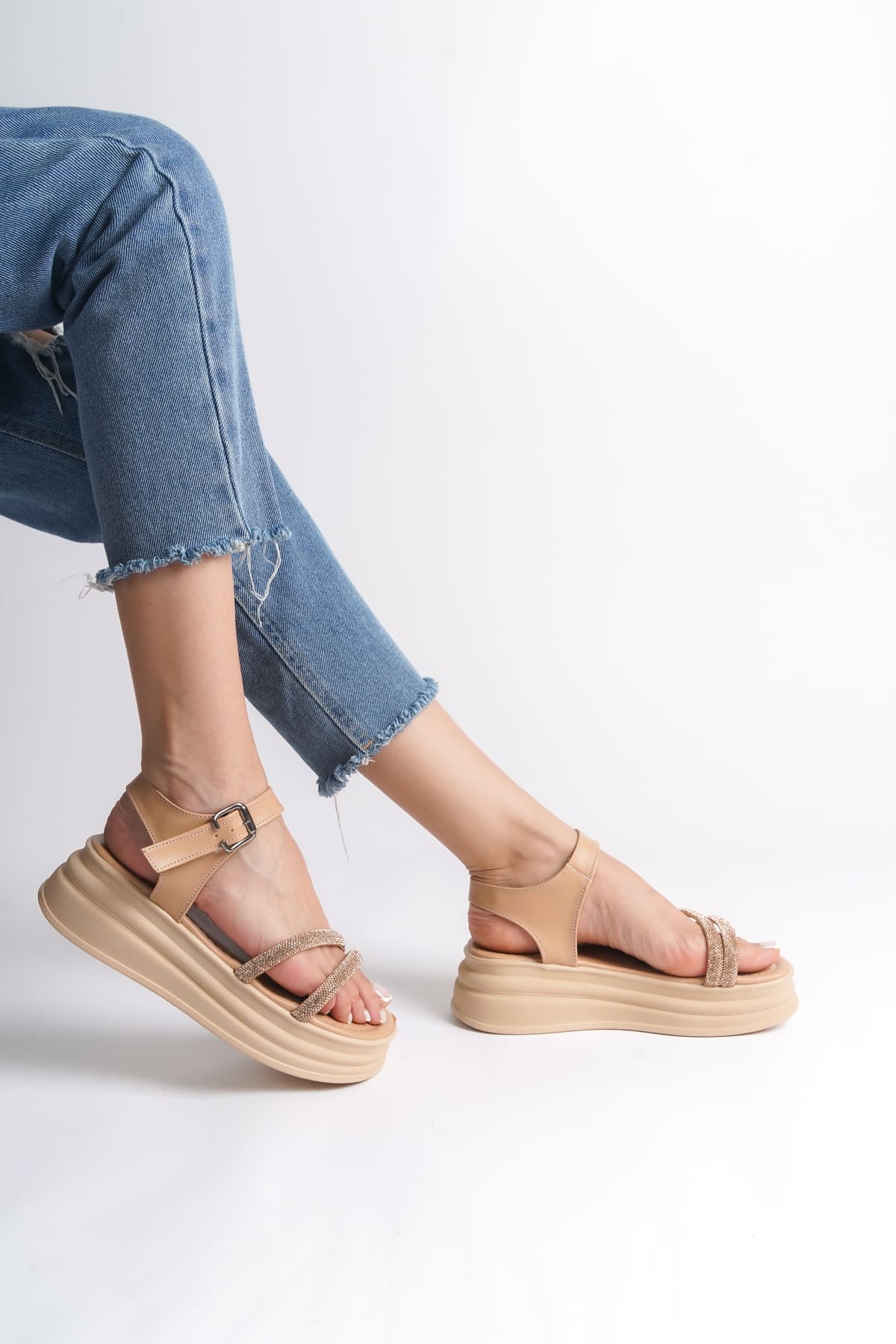 ZLOHE Kalın Tokalı Taşlı Şeritli Ortopedik Taban Kadın Sandalet CTT - Ten - 38 Resim 3